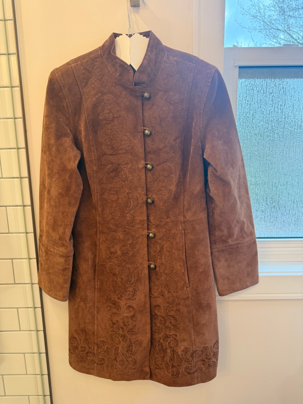 100% Suede Coat – Timeless Embroidered Design - Picture 1 of 3